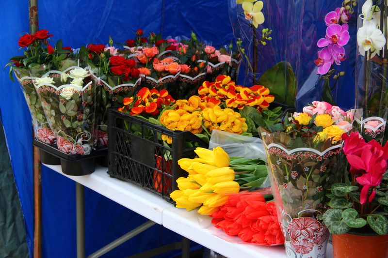 Организовать с 04.03.2024 года по 09.03.2024 года дополнительные ярмарки по торговле цветочной продукцией.